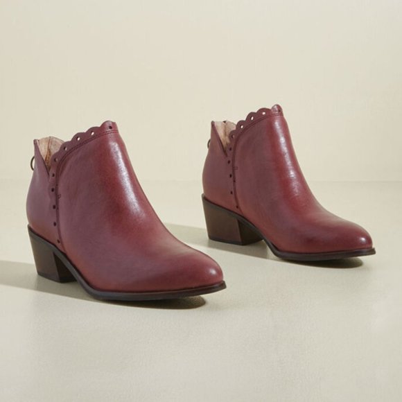 Modcloth Shoes - Beautiful Pink Scalloped Booties!